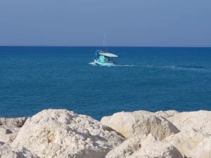 konfliktfaehigkeit-yoga-zypern-2025-bootsausflug-latchi-1080px