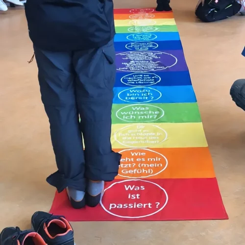 friedensteppich-in-der-grundschule-schulung-.webp